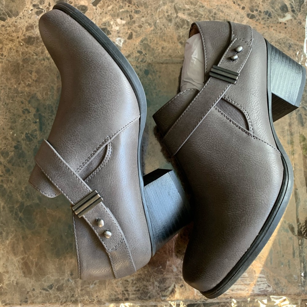 Shoes - Picture 3 of 7